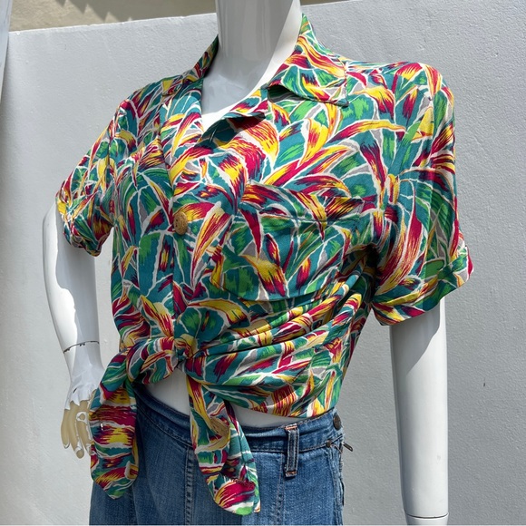 VTG Tropical Leaf Multicolor Print Short Sleeve Button Up - Picture 6 of 11